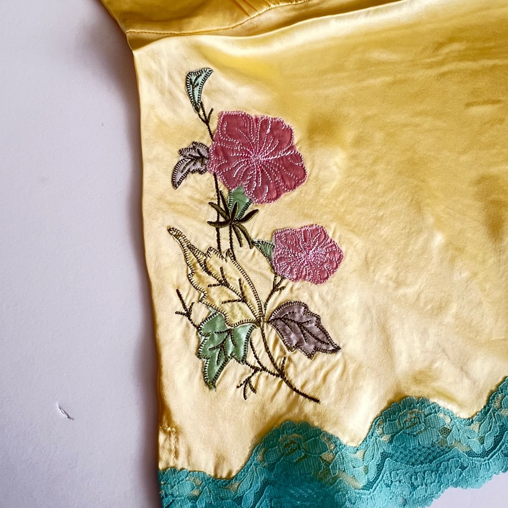 Gold Hawk Yellow Silk Top - Picture 7 of 12